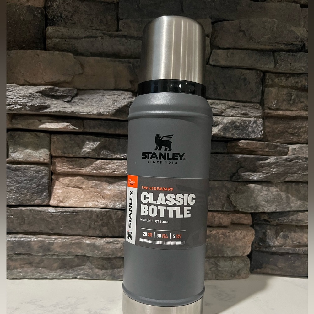 Stanley Classic Bottle - Gray - Picture 4 of 6